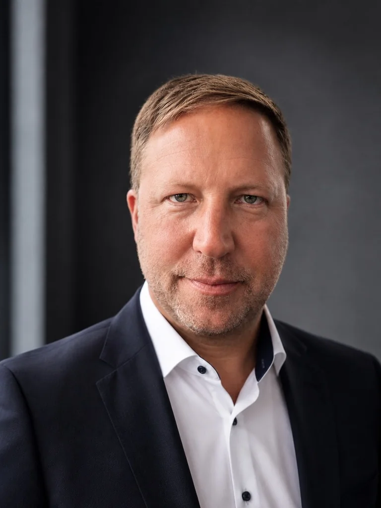 Porträt von Bastian Hollmann, Gründer und Geschäftsführer von Hollmann Medical